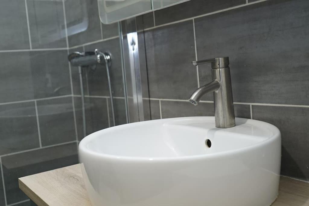 2 Bedrooms- 20' Paris - 25' Disneyland - Wifi Villiers-sur-Marne Exterior photo